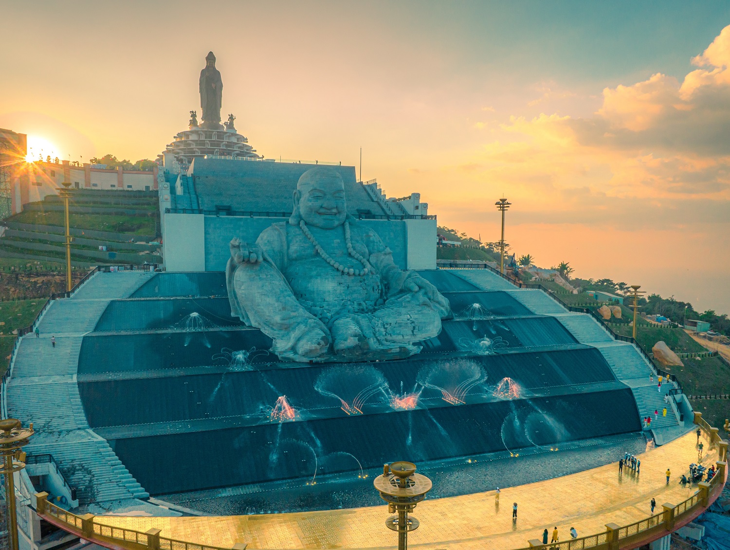 Hé lộ hình ảnh đại tượng Phật Di Lặc bằng đá sa thạch lớn bậc nhất thế giới tại Tây Ninh- Ảnh 1.