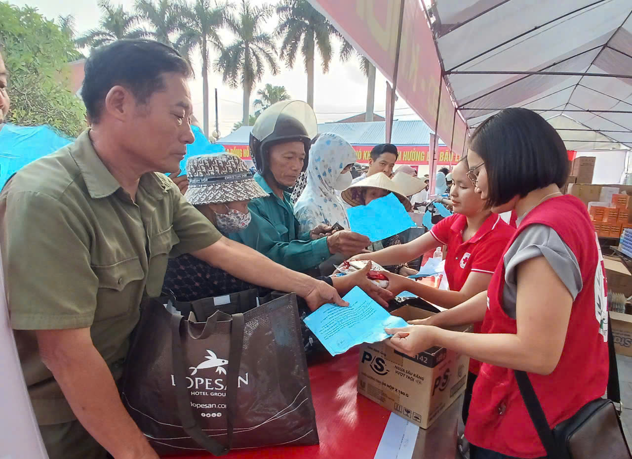 Huyện Vũ Thư: “Phiên chợ 0 đồng” - Lan tỏa tình yêu thương- Ảnh 2.