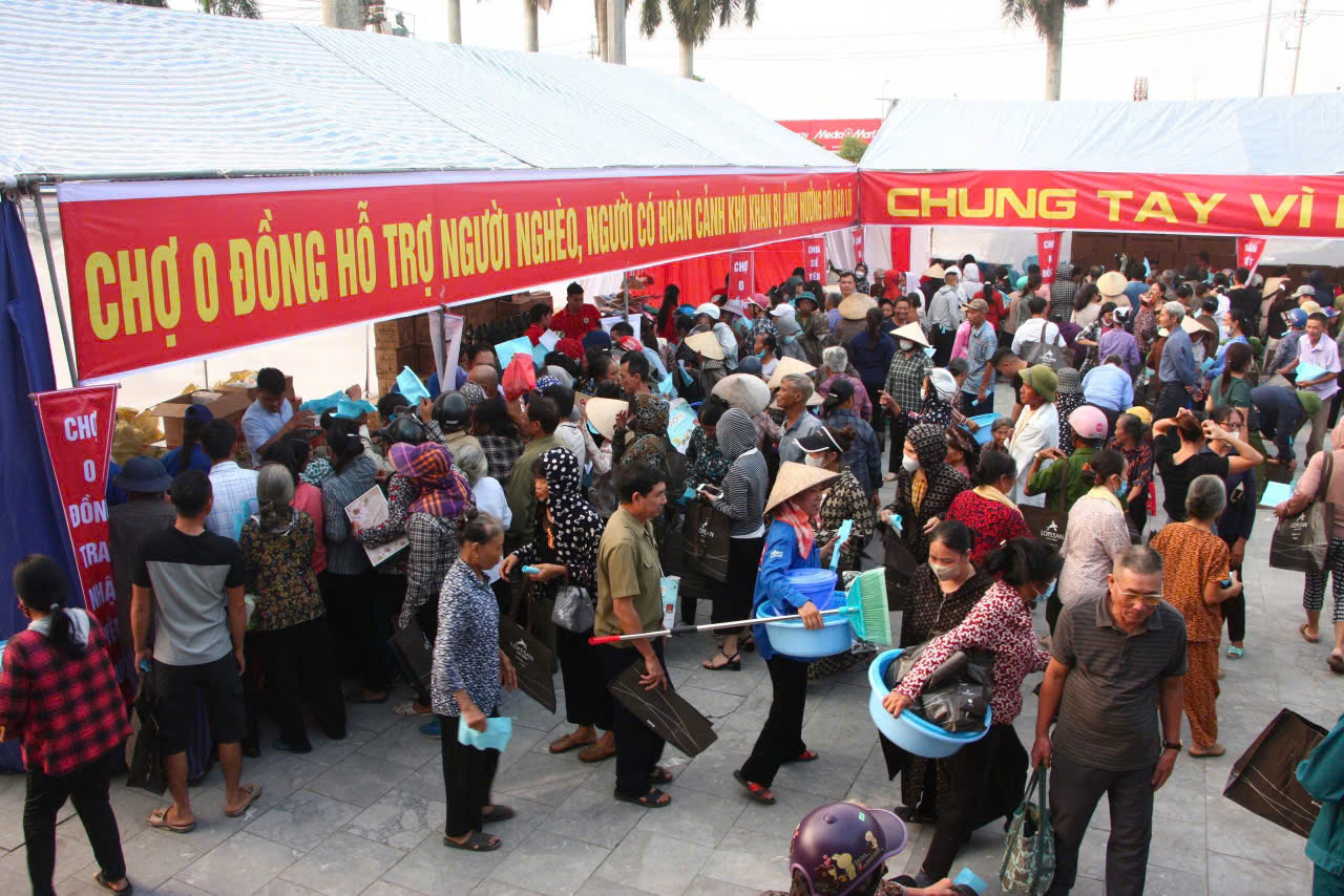 Huyện Vũ Thư: “Phiên chợ 0 đồng” - Lan tỏa tình yêu thương- Ảnh 6.