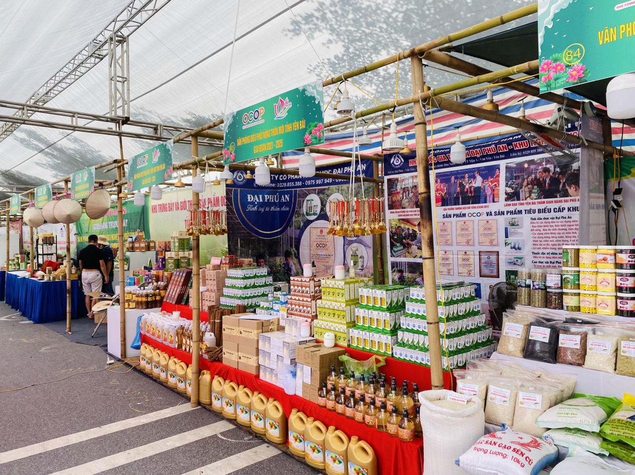 Tăng cường kết nối chuỗi sản xuất - tiêu dùng bền vững tại các làng nghề Hà Nội- Ảnh 1.