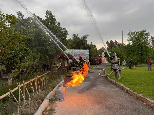 Sơn Tây: Thực tập phương án chữa cháy tại Làng Văn hóa Du lịch các dân tộc Việt Nam- Ảnh 1.