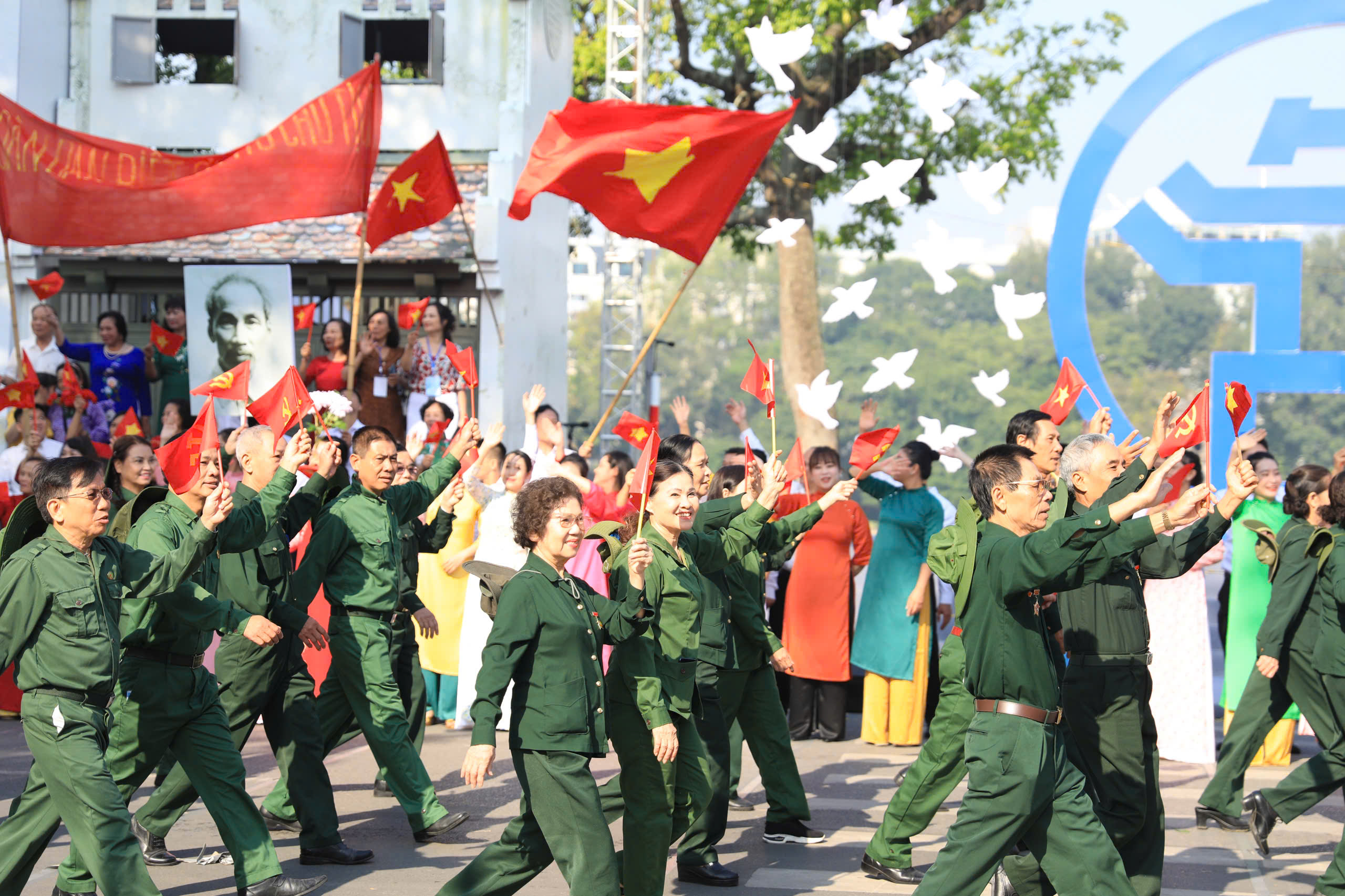 Ngày hội Văn hóa vì Hòa bình: Tái hiện lịch sử hào hùng của Thủ đô- Ảnh 13.