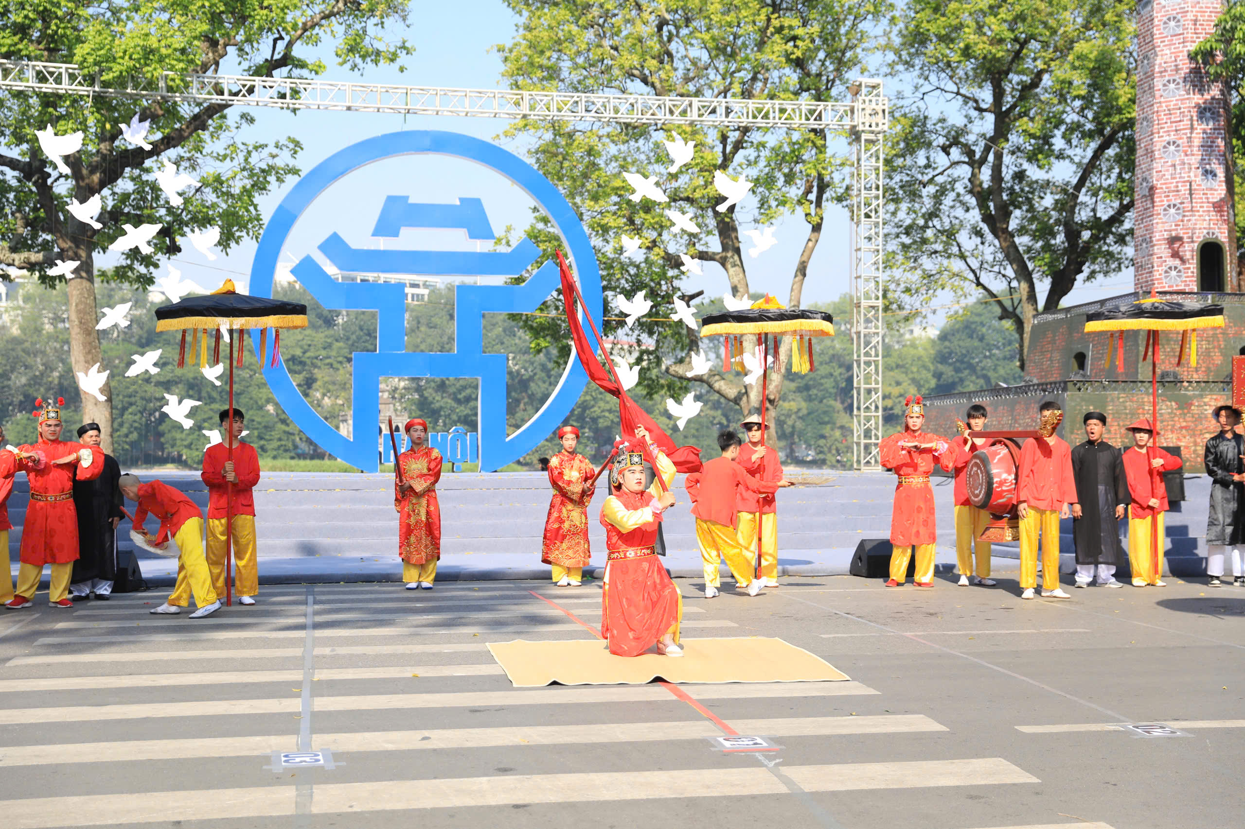 Ngày hội Văn hóa vì Hòa bình: Tái hiện lịch sử hào hùng của Thủ đô- Ảnh 11.