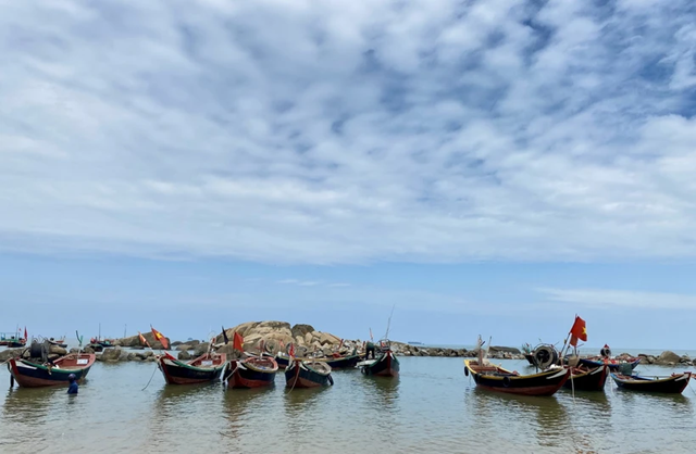 Thanh Hóa: Đưa 55 tàu cá ra khỏi danh sách nguy cơ vi phạm IUU- Ảnh 1.