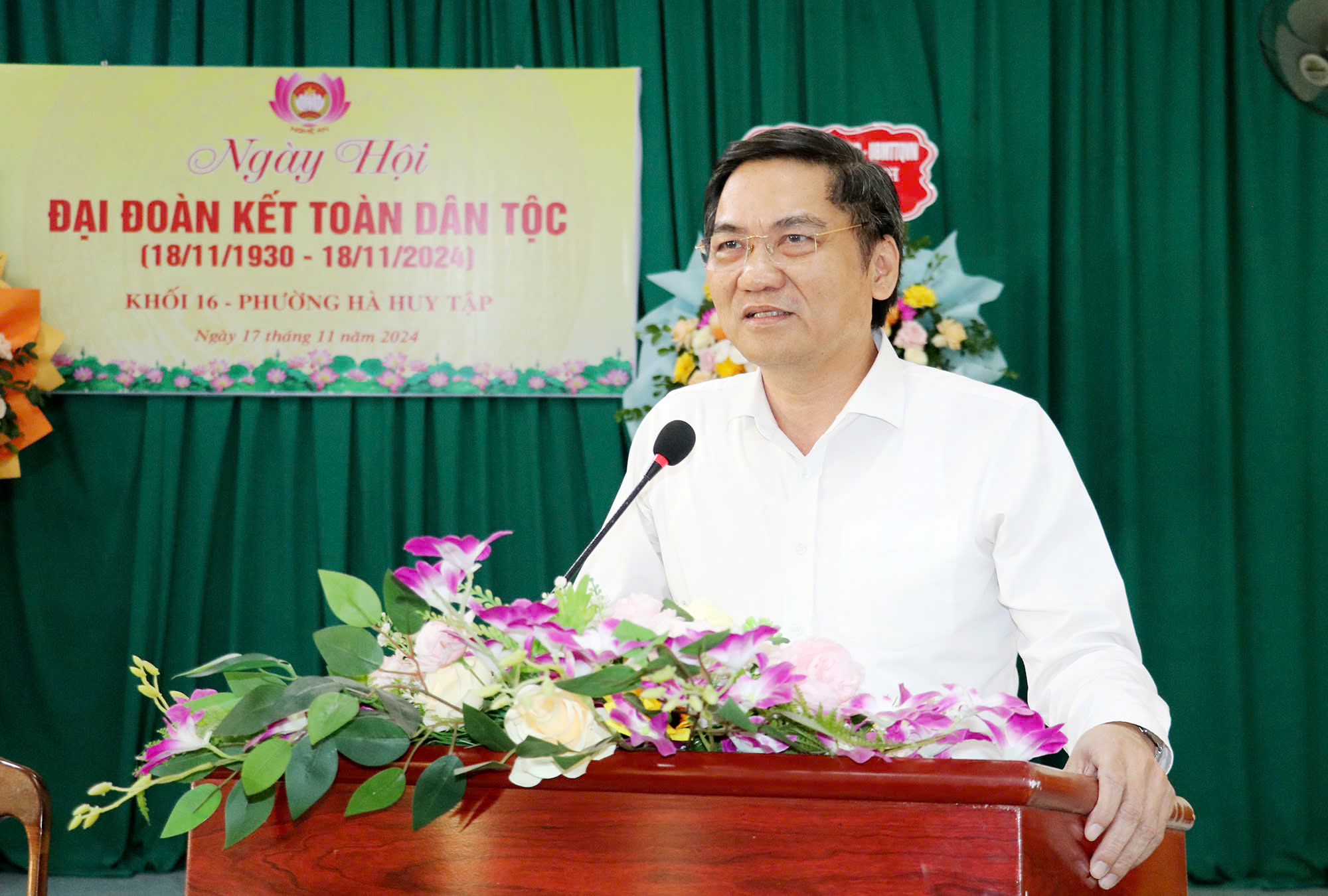 Nghệ An: Phó Bí thư Thường trực Tỉnh ủy vui Ngày hội Đại đoàn kết cùng nhân dân phường Hà Huy Tập- Ảnh 2.