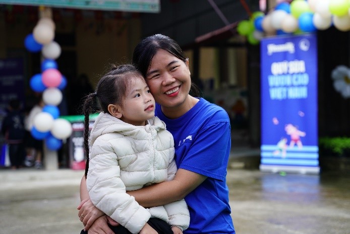 Quỹ Sữa vươn cao Việt Nam mang quà ấm, sữa ngon đến trẻ em vùng cao Tuyên Quang- Ảnh 14.