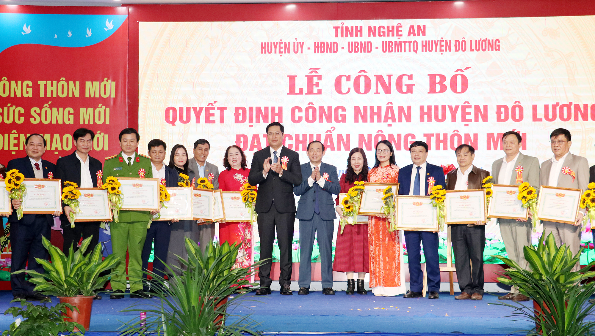 Huyện Đô Lương đón nhận Bằng công nhận đạt chuẩn huyện Nông thôn mới- Ảnh 8.