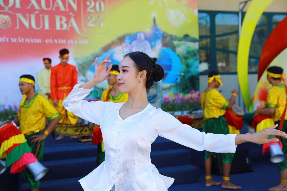 Không khí những ngày đầu xuân tại Đà Nẵng, Tây Ninh - 2 điểm đến thu hút đông đảo du khách- Ảnh 9.