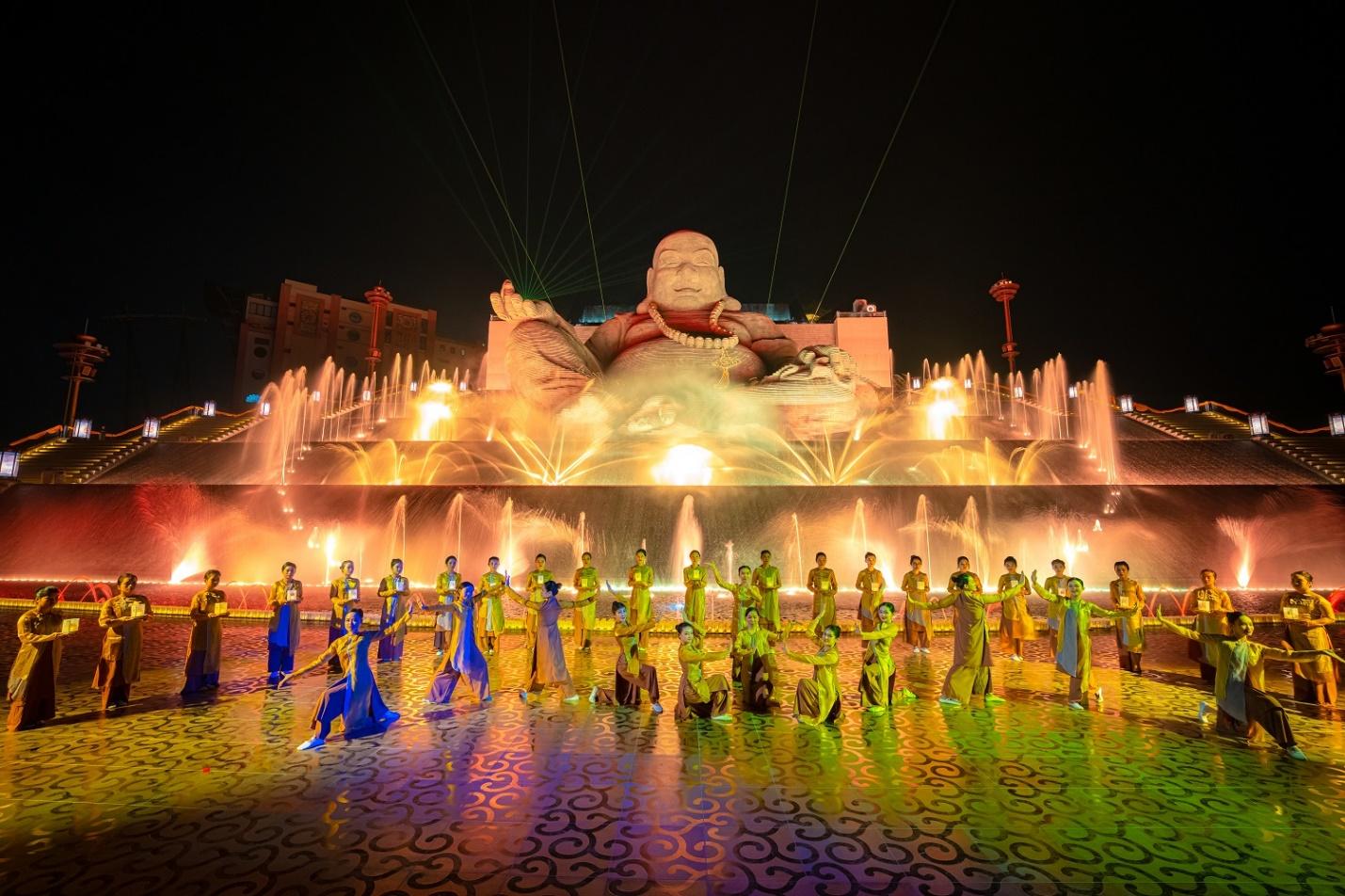 Hàng trăm ngàn du khách lên núi Bà Đen, Tây Ninh mỗi ngày để dâng đăng cầu an dịp đầu xuân năm mới- Ảnh 11.