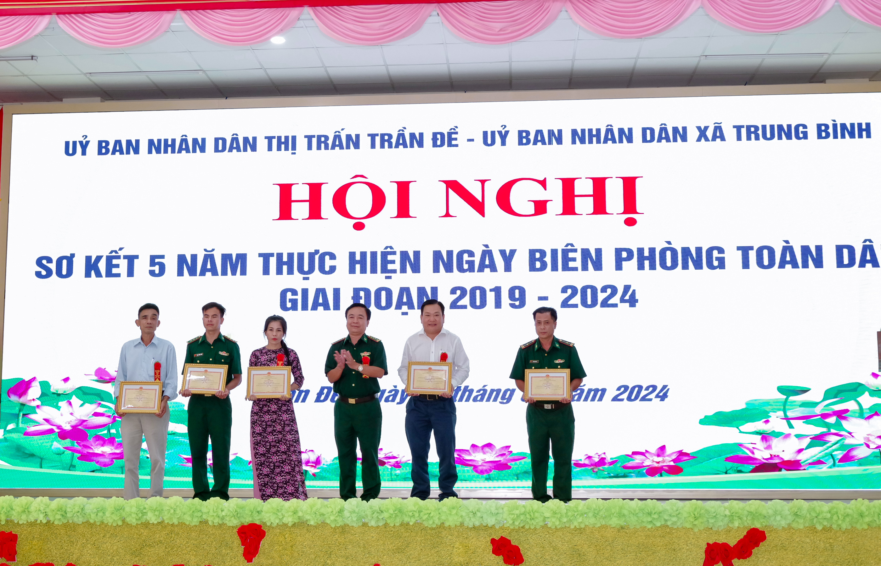 Sóc Trăng: Huyện Trần Đề sơ kết 5 năm thực hiện Ngày Biên phòng toàn dân giai đoạn 2019 - 2024 - Ảnh 2.