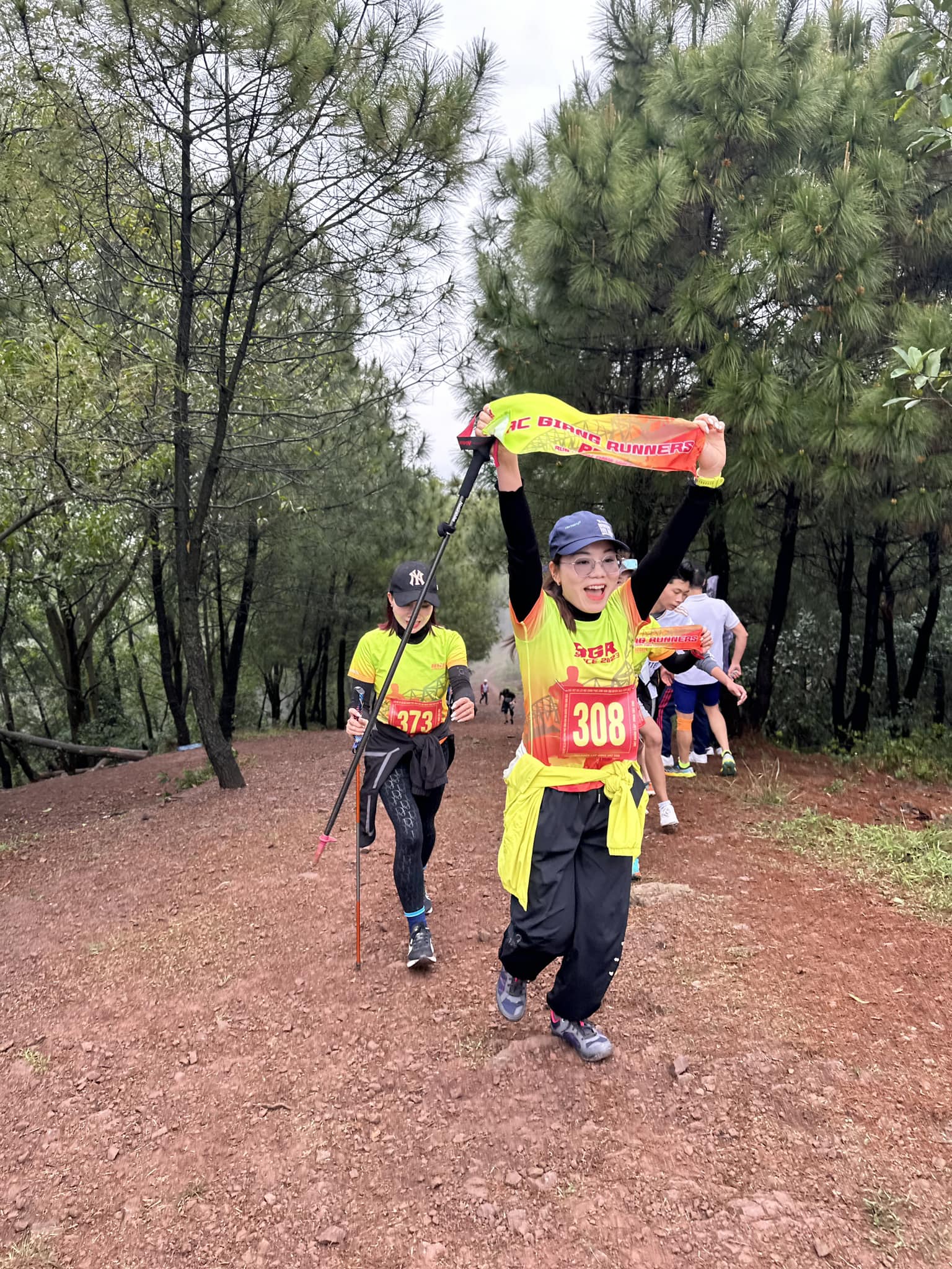 Bắc Giang: Gần 500 vận động viên tham gia Giải Việt dã leo núi "Chinh phục đỉnh Non Vua huyên thoại"- Ảnh 3.
