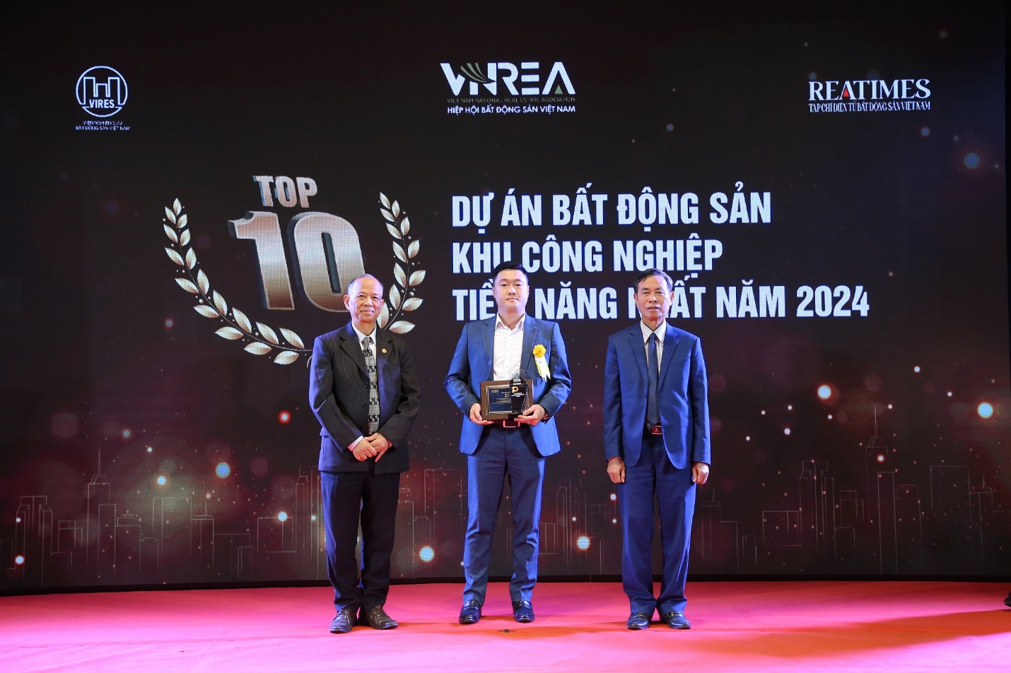 ROX Living nhận cú đúp giải thưởng Thương hiệu BĐS dẫn đầu 2023 - 2024- Ảnh 1.