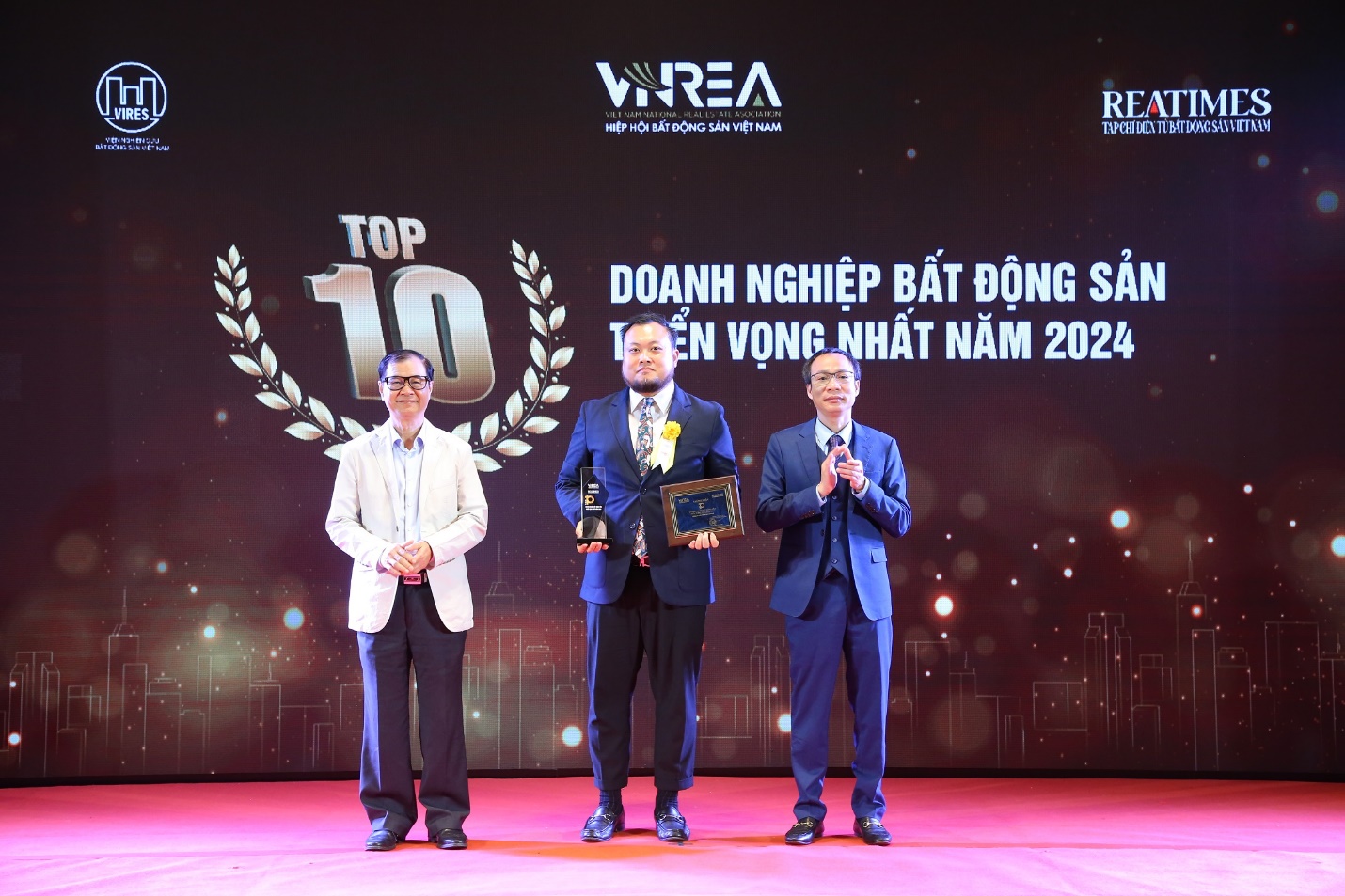 ROX Living nhận cú đúp giải thưởng Thương hiệu BĐS dẫn đầu 2023 - 2024- Ảnh 2.