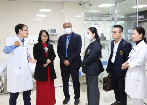 Chủ tịch Hội Đột quỵ Thế giới đến thăm và làm việc tại Bệnh viện Đa khoa tỉnh Phú Thọ- Ảnh 5.