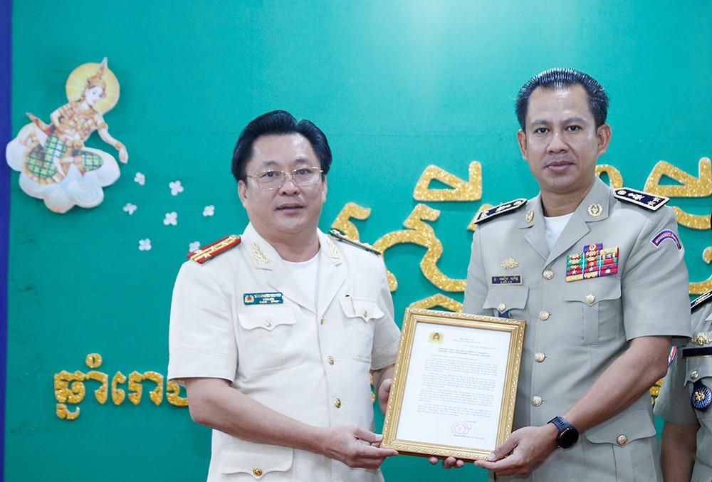 Công an tỉnh An Giang: Thăm, chúc Tết các lực lượng vũ trang Campuchia nhân Tết Chol Chnam Thmay- Ảnh 5.