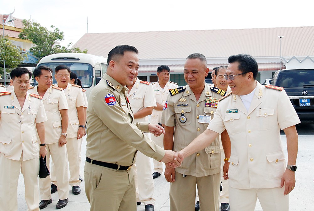 Công an tỉnh An Giang: Thăm, chúc Tết các lực lượng vũ trang Campuchia nhân Tết Chol Chnam Thmay- Ảnh 9.