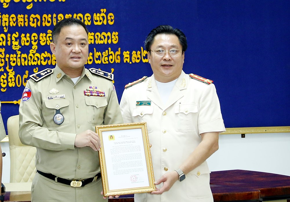 Công an tỉnh An Giang: Thăm, chúc Tết các lực lượng vũ trang Campuchia nhân Tết Chol Chnam Thmay- Ảnh 6.