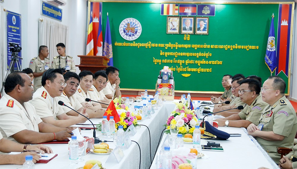 Công an tỉnh An Giang: Thăm, chúc Tết các lực lượng vũ trang Campuchia nhân Tết Chol Chnam Thmay- Ảnh 10.