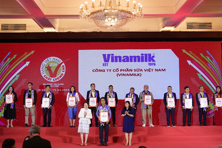 Vinamilk 28 năm liên tiếp giữ danh hiệu hàng Việt Nam chất lượng cao- Ảnh 1.