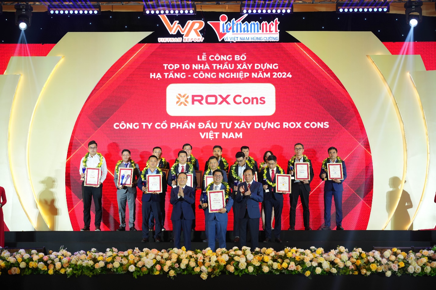 ROX Cons nhận cú đúp giải thưởng từ Vietnam Report- Ảnh 1.