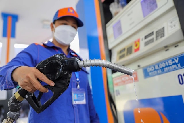 CPI tháng 4 tăng nhẹ do tác động của giá xăng dầu- Ảnh 1.