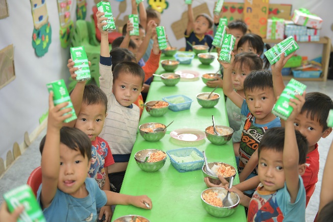 Hành trình 17 năm gieo niềm vui đến trẻ em khó khăn của Quỹ Sữa Vươn Cao Việt Nam- Ảnh 1.