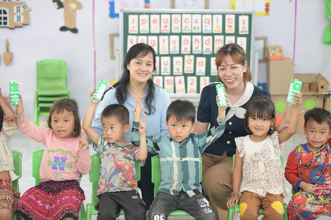 Hành trình 17 năm gieo niềm vui đến trẻ em khó khăn của Quỹ Sữa Vươn Cao Việt Nam- Ảnh 9.