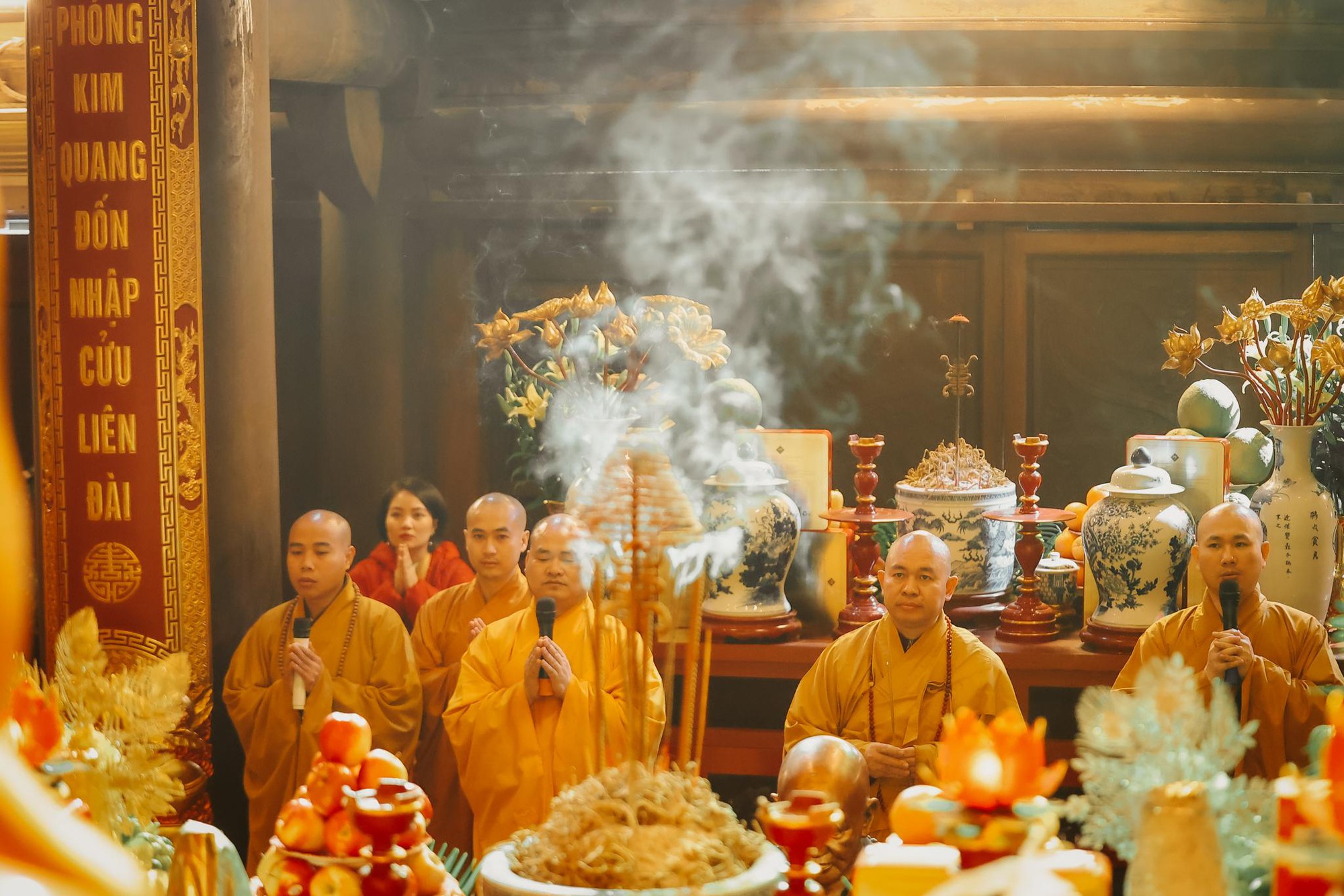 Tháng 5 tới đỉnh thiêng Fansipan dự lễ Phật đản, ngắm mùa hoa hồng tựa cổ tích- Ảnh 1.