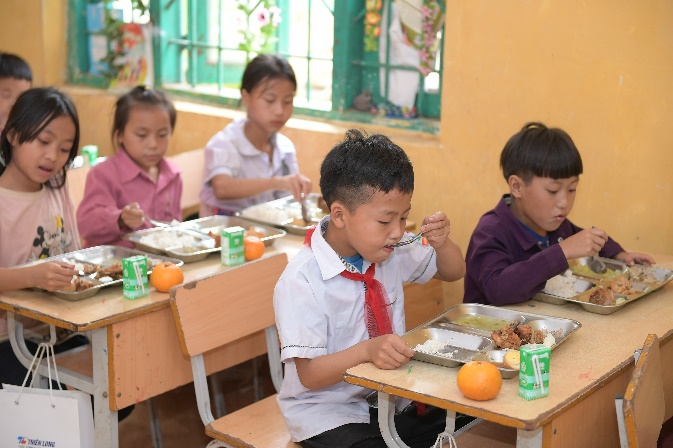Hành trình 17 năm gieo niềm vui đến trẻ em khó khăn của Quỹ Sữa Vươn Cao Việt Nam- Ảnh 2.