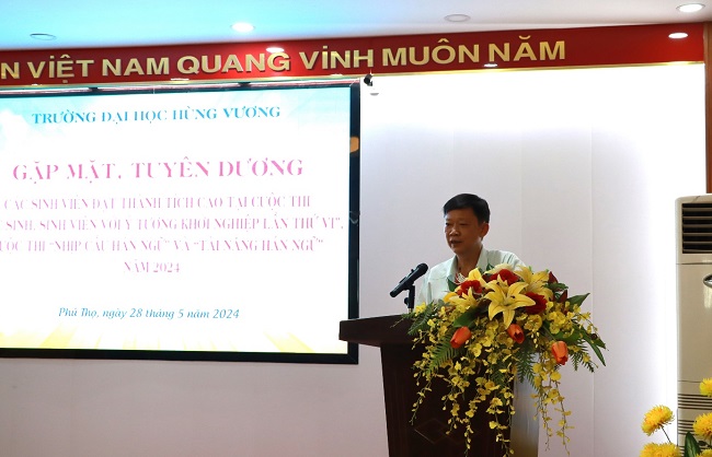 https://www.hvu.edu.vn/file/1548236183/28052024-gap-mat-khen-thuong-sv-cac-cuoc-thi-3.jpg