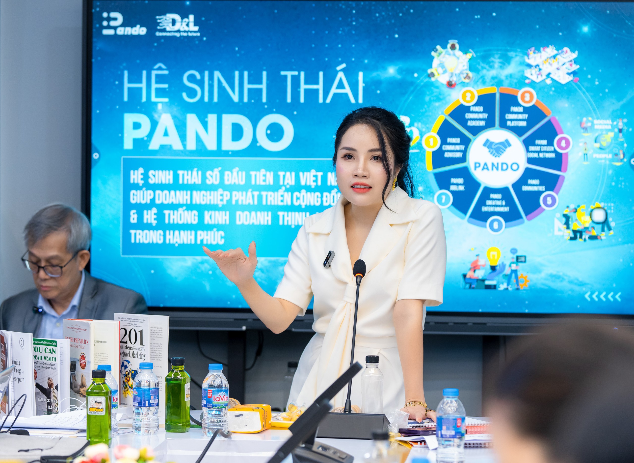 Bà Đỗ Hương Ly - Chủ tịch Pando Group - chia sẻ tại chương trình.