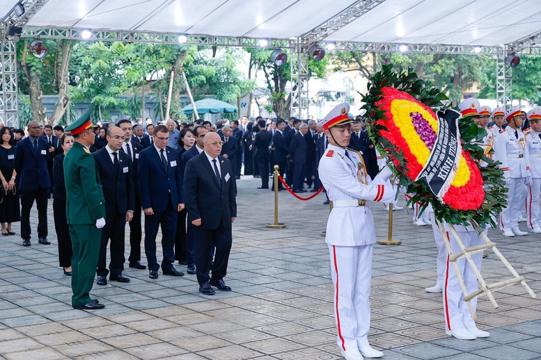 TRỰC TIẾP: LỄ TRUY ĐIỆU VÀ LỄ AN TÁNG TỔNG BÍ THƯ NGUYỄN PHÚ TRỌNG- Ảnh 66.