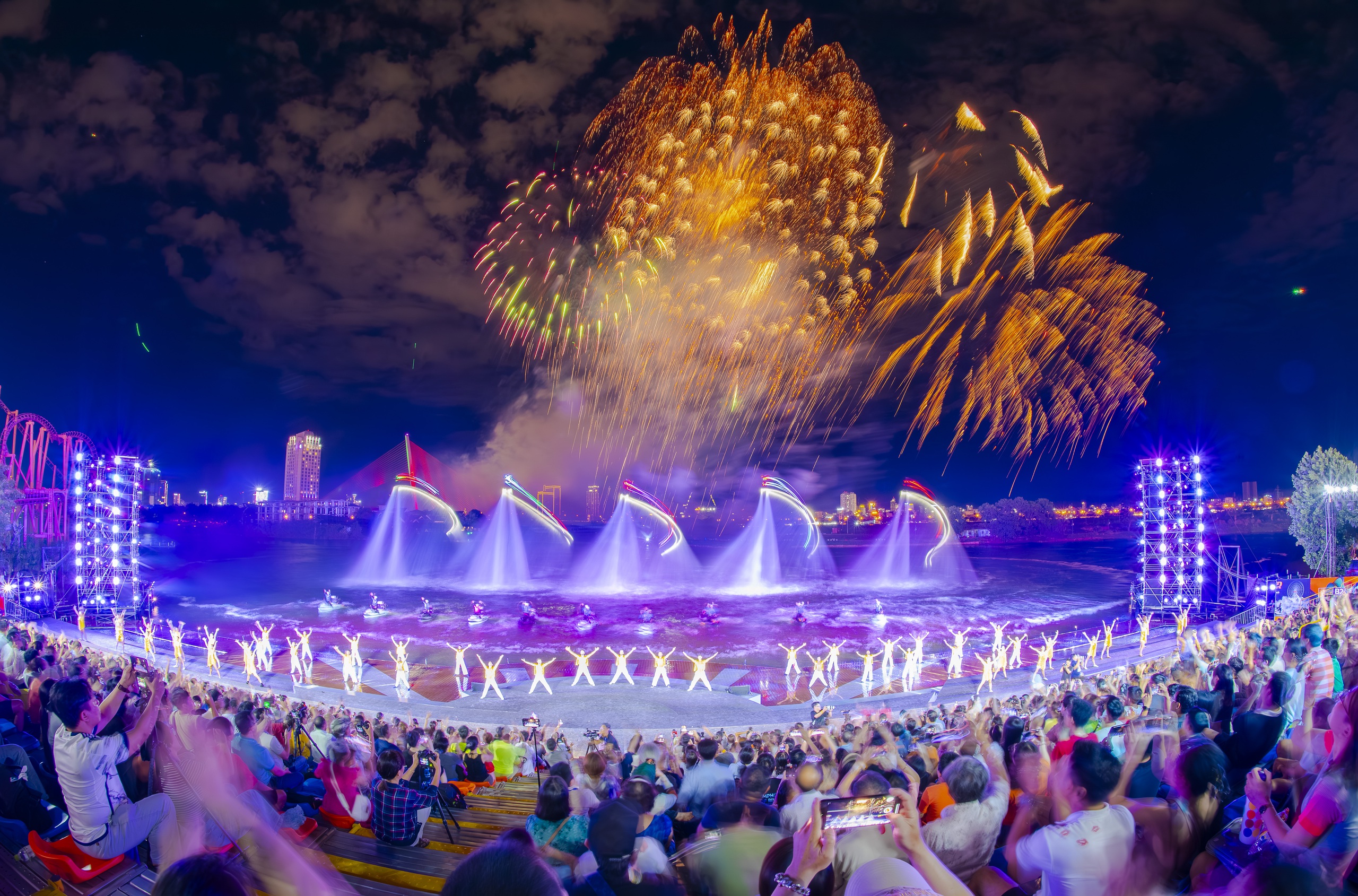 Đà Nẵng: Show “Symphony of River” ưu đãi cho khách đi Vietnam Airlines và đường sắt - DNTT online