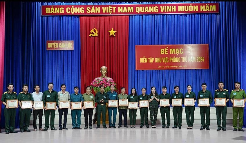 Huyện Can Lộc: Tổ chức thành công cuộc diễn tập khu vực phòng thủ năm 2024- Ảnh 4.