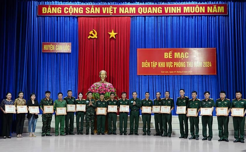 Huyện Can Lộc: Tổ chức thành công cuộc diễn tập khu vực phòng thủ năm 2024- Ảnh 5.