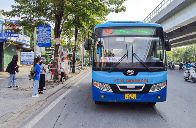 Mạng lưới xe buýt tại Hà Nội ngày càng thuận lợi cho người dân- Ảnh 1.