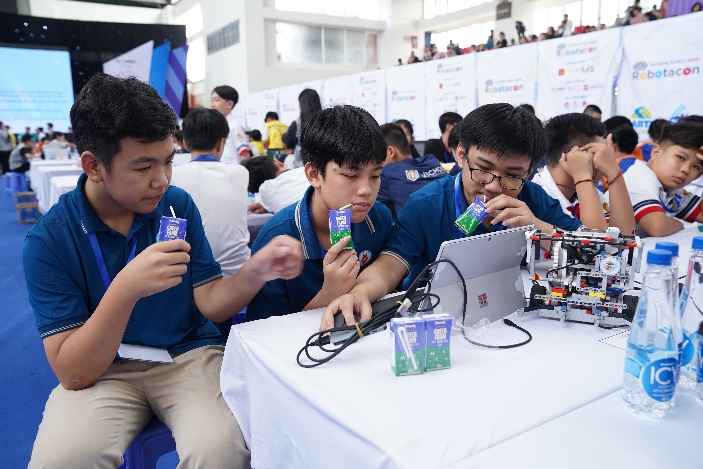 Các tuyển thủ nhí hào hứng với thử thách bất ngờ tại ROBOTACON WRO 2024- Ảnh 8. Các tuyển thủ nhí hào hứng với thử thách bất ngờ tại ROBOTACON WRO 2024- Ảnh 8.