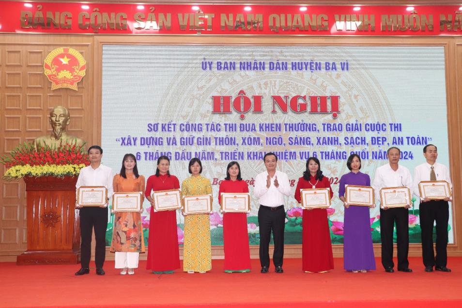 https://bavi.hanoi.gov.vn/documents/3676906/8132618/B%C4%83ng+khen+TP.JPG/6736c352-47cc-479e-8393-d673f640ad98?t=1722596719904