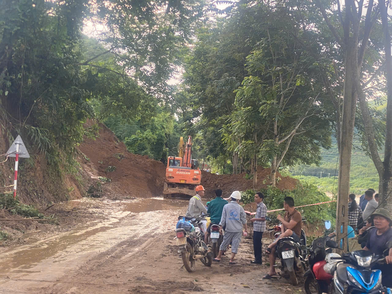 Bát Xát - Lào Cai: Khẩn trương khắc phục thiệt hại, đảm bảo cuộc sống cho nhân dân- Ảnh 4.