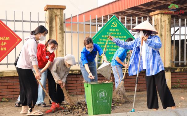 Quốc Oai: Hơn 1.000 người ra quân tổng vệ sinh môi trường sau bão số 3- Ảnh 6.