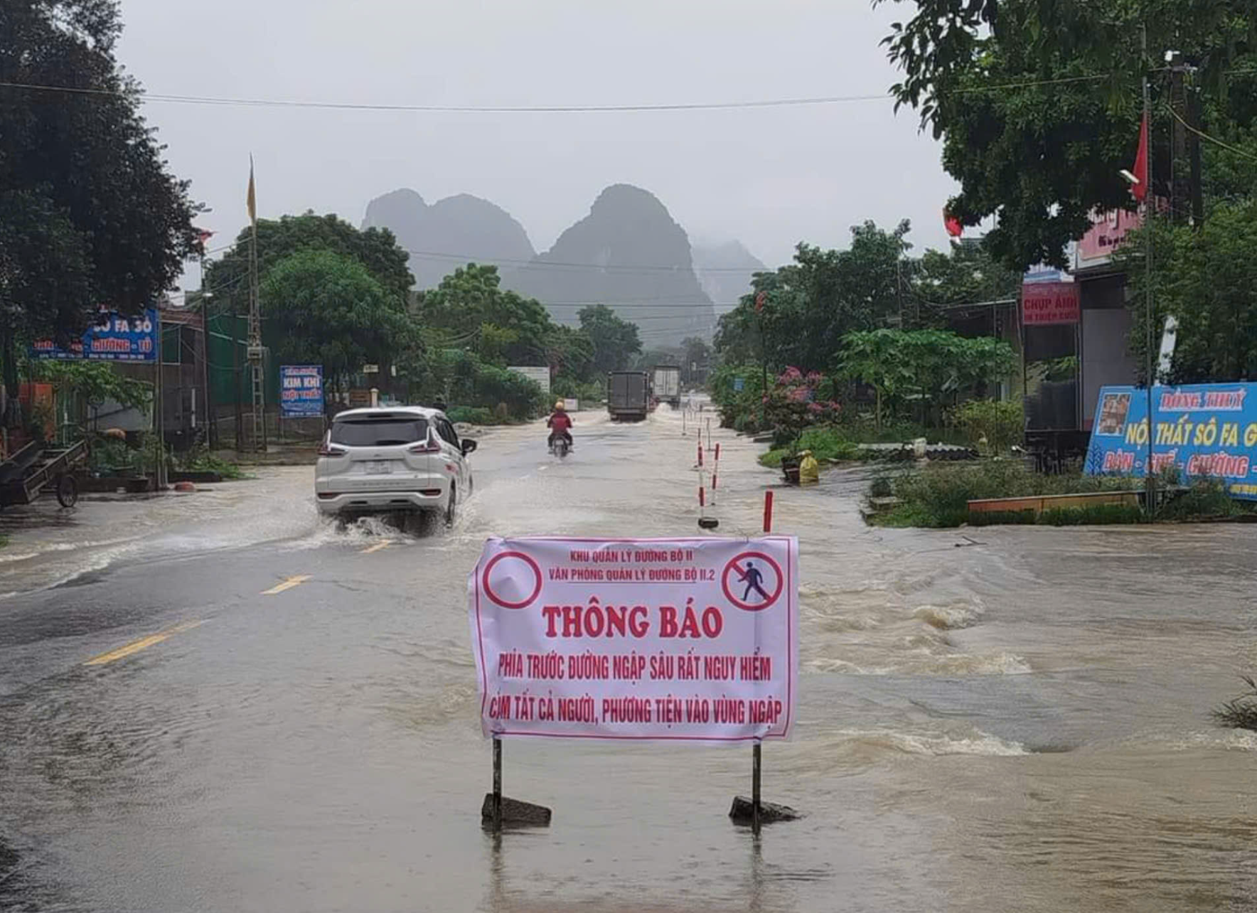 Nghệ An: Nhiều địa phương cấm đường do ngập lụt- Ảnh 3.