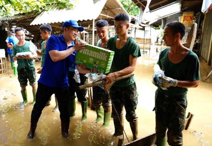 Vinamilk hỗ trợ người dân khắc phục hậu quả sau bão lũ, khôi phục cuộc sống- Ảnh 22.