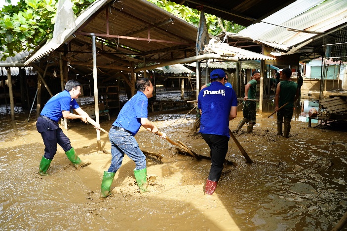 Vinamilk hỗ trợ người dân khắc phục hậu quả sau bão lũ, khôi phục cuộc sống- Ảnh 23.