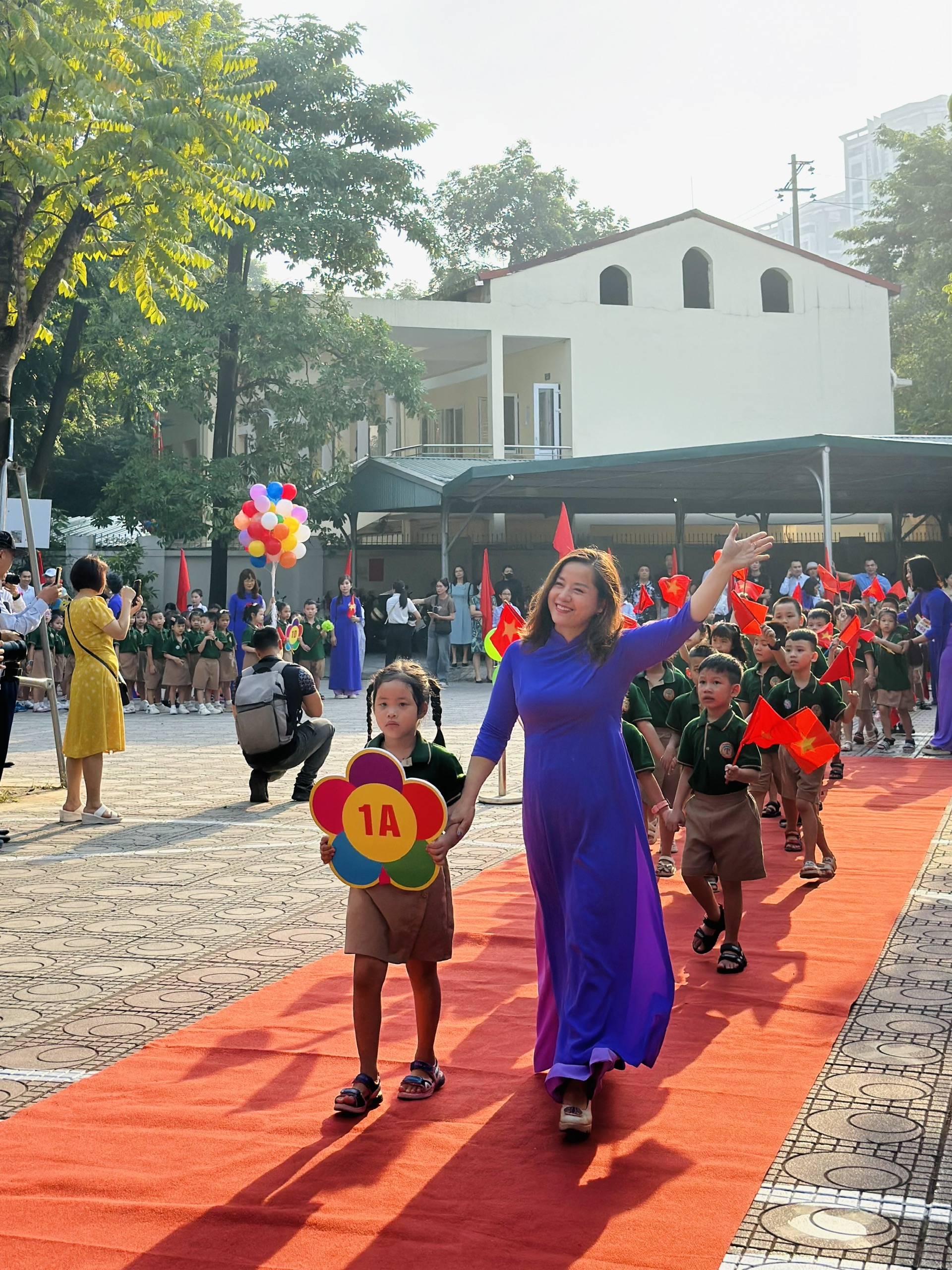 Hà Nội: Gần 2,3 triệu học sinh bước vào năm học mới- Ảnh 10.