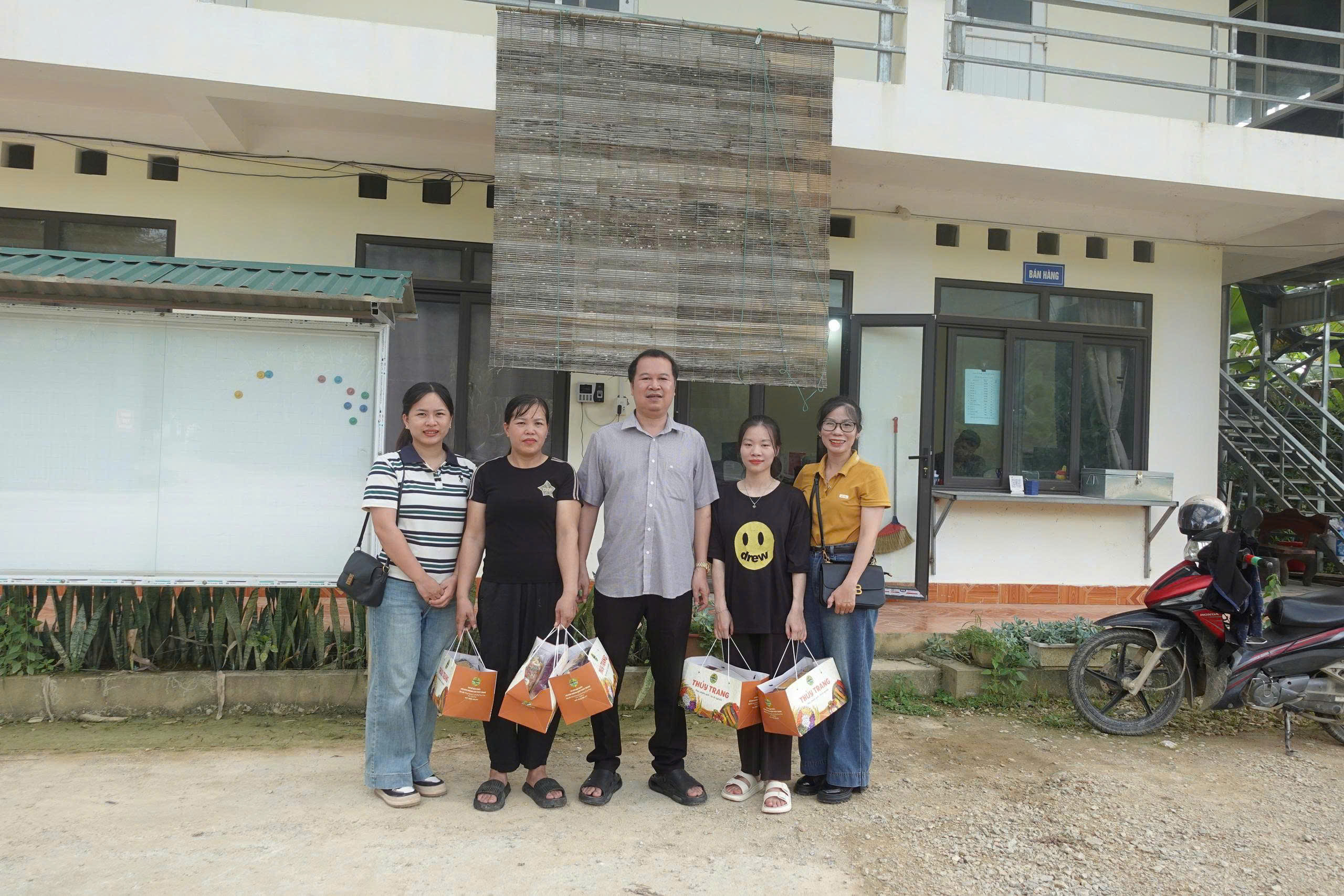 Liên minh HTX tỉnh Cao Bằng: Thăm hỏi, động viên các HTX bị ảnh hưởng do hoàn lưu bão số 11- Ảnh 5.