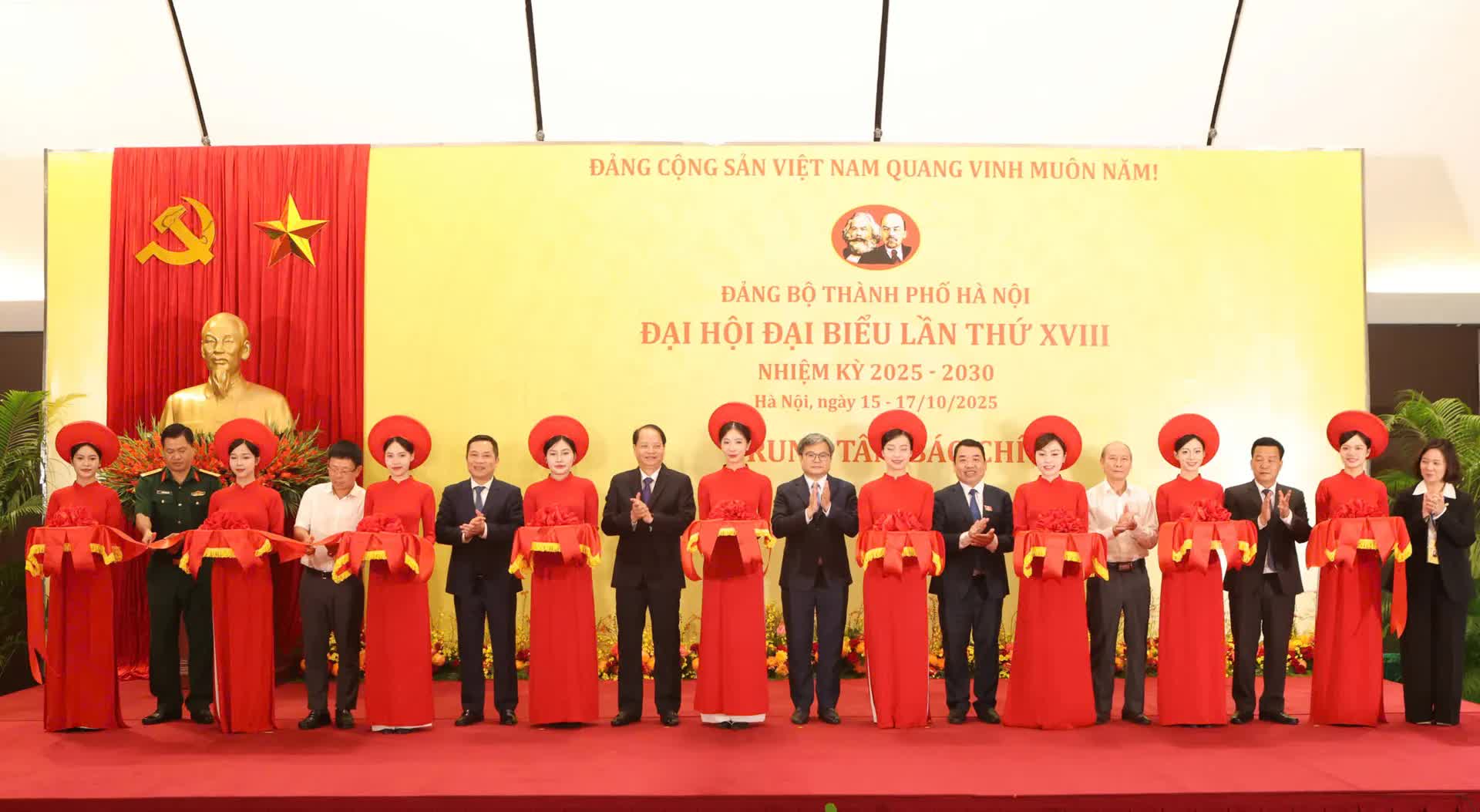 Khai trương Trung tâm Báo chí phục vụ Đại hội đại biểu Đảng bộ TP Hà Nội lần thứ XVIII- Ảnh 3. Khai trương Trung tâm Báo chí phục vụ Đại hội đại biểu Đảng bộ TP Hà Nội lần thứ XVIII- Ảnh 3.