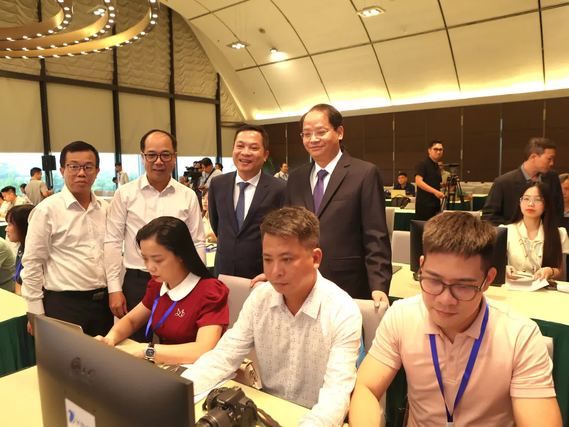 Khai trương Trung tâm Báo chí phục vụ Đại hội đại biểu Đảng bộ TP Hà Nội lần thứ XVIII- Ảnh 4. Khai trương Trung tâm Báo chí phục vụ Đại hội đại biểu Đảng bộ TP Hà Nội lần thứ XVIII- Ảnh 4.