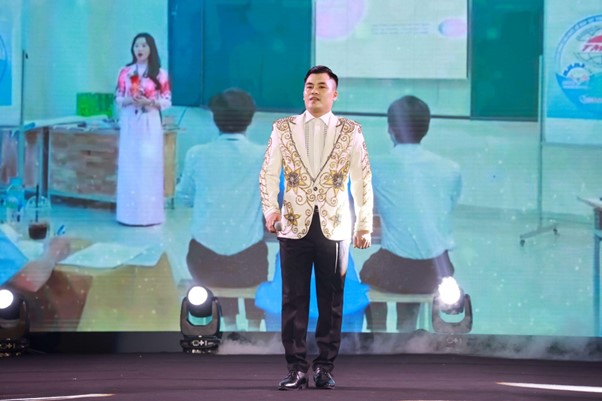 Sức trẻ HCCTERS bùng nổ trong sự kiện “Chào tân học sinh - sinh viên HCCT”- Ảnh 6. Sức trẻ HCCTERS bùng nổ trong sự kiện “Chào tân học sinh - sinh viên HCCT”- Ảnh 6.
