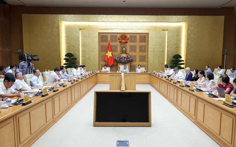 Thủ tướng: Không tạo "giấy phép con", giảm gánh nặng hành chính cho doanh nghiệp trong hoạt động hợp chuẩn, hợp quy- Ảnh 9. Thủ tướng: Không tạo "giấy phép con", giảm gánh nặng hành chính cho doanh nghiệp trong hoạt động hợp chuẩn, hợp quy- Ảnh 9.
