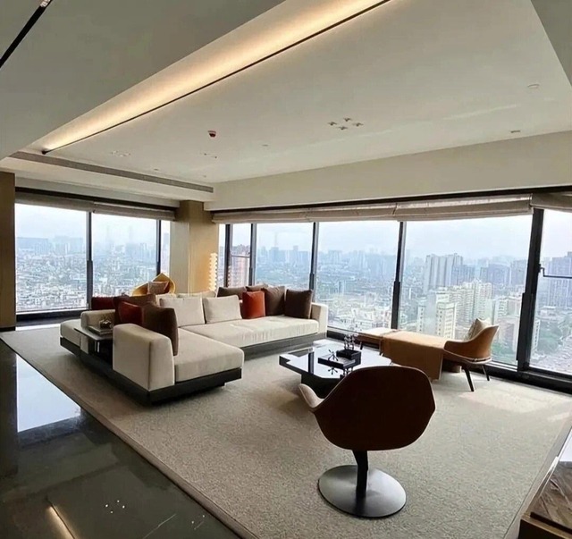 Triệu Lộ Tư: Tiểu thư fake trong phim, phú bà real ngoài đời giàu top 10 Trung Quốc!- Ảnh 3.